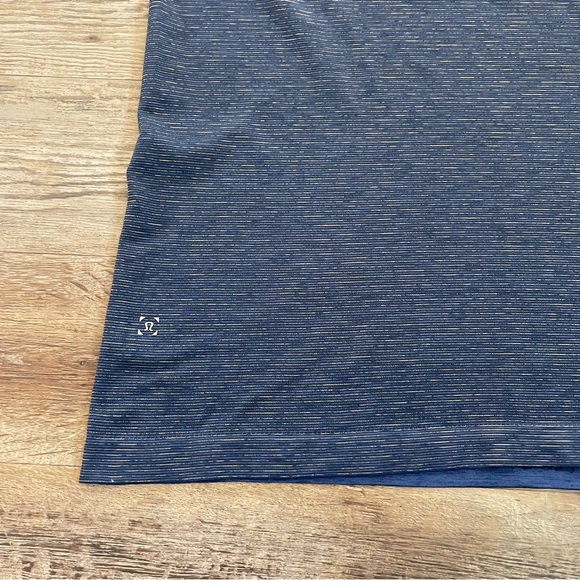 Lululemon blue workout shirt XL - Picture 8 of 8